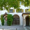 Gries con i suoi vigneti &egrave; famosa per la produzione di vino Lagrein. Dal 1788 l’abbazia gestisce una nota cantina vinicola. Foto: AT &copy; Peer