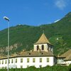 L’abbazia di Muri-Gries appartiene ai frati benedettini di Muri in Svizzera, e si trova al centro del quartiere Gries. Foto: AT &copy; Peer