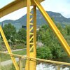 Radwegbr&uuml;cke &uuml;ber die Talfer in Bozen: Es geht immer geradeaus nach S&uuml;den. Foto: AT, &copy; Peer