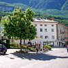 La piazza Municipio a Egna rappresenta il punto di partenza della nostra gita in bicicletta. Da qui partiamo in direzione nord verso la localit&agrave; Villa - Foto: AT, &copy; Peer
