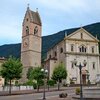 Il paese pi&ugrave; a sud dell’Alto Adige si presenta con una particolare chiesa parrocchiale - Foto: AT, &copy; Peer