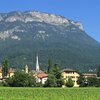 Villa di Mezzo and Mendola mountains. Foto: EMS, &copy; Peer