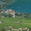 A questi si aggiungono le case sul lago con i bagni del Lido. Foto: EMS, &copy; Peer
