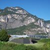 Die Piana Rotaliana ist eine ber&uuml;hmte Weingegend - im Bild die Kellerei Mezzacorona bei Mezzocorona. Foto: AT, &copy; Peer