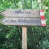 Schon bald erreichen wir eine Wegkreuzung. Hier folgen wir nun nicht mehr der Beschilderung zur Leuchtenburg, sondern folgen dem Weg Nr. 13 der zu den Rossz&auml;hnen f&uuml;hrt - Foto: ED, &copy; Peer