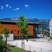 auer neubau aula magna truidn neben grundschule