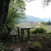 Wald wandern Tisch Bank Pause Rast Troepfltal RD