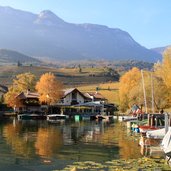 Kaltern Kalterer See Herbst Das Torzum Suedenzeigtsichauchhiervoneinerseinerschoensten Seiten