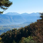 RS aussicht vom weg unter gantkofel richtung girlan und latemar