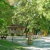 kinderspielplatz am weg