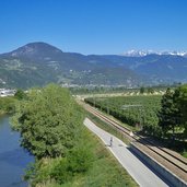 radweg etschradweg bei unterrain und siebeneich