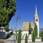 tramin st valentin kirche am friedhof