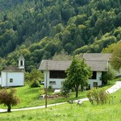 eppan gaid kirche nothelfer und moarhof