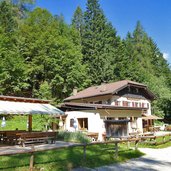 mendel enzianhuette rifugio genzianella am kalterer berg