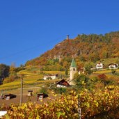 herbst landschaft bei rafenstein mit st jakob in der sand