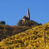 kirche st georgen herbst bei bozen