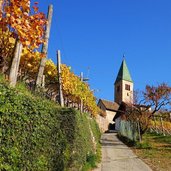 kirche st jakob in der sand herbst am rafensteiner weg bozen