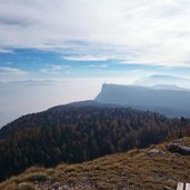 Bergner Kreuz mit Blick Richtung penegal und Roen