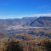 Neuer Weg oberer Teil Ausblick Richtung Osten Eppan Talkessel Bozen Dolomiten