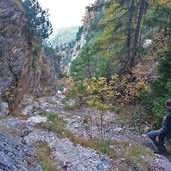 Grosse Scharte Weg Steine Felsen Geroell Wanderer