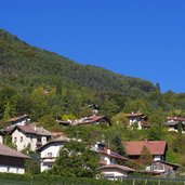 graun bei kurtatsch haeuser