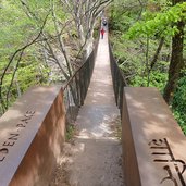 altenburg kaltern friedensweg bruecke haengebruecke