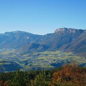 blick auf eppan mit st pauls herbst ab glaning