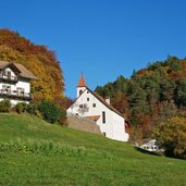 perdonig herbstlandschaft bei st vigilius kirche