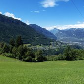 aldein grassner blick richtung hoefe bei kalditsch darunter unterland