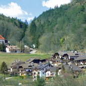 Eppan Perdonig Dorfzentrum Kirche