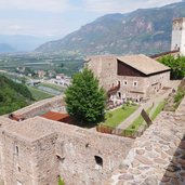 RS MMM Firmian Schloss Sigmundskron Panorama Gasthaus Innenhof Etschtal