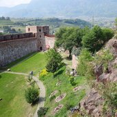 RS MMM Firmian Schloss Sigmundskron Uebersicht Garten innen