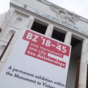 RS Siegesdenkmal Dauerausstellung Schild Siegesdenkmal