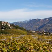 RS eppan berg weinberge blick richtung freudenstein und st justina herbst