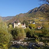 RS schloss klebenstein st anton bozen dahinter st peter karnol herbst