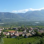 RS tramin blick richtung unteres dorf dahinter neumarkt