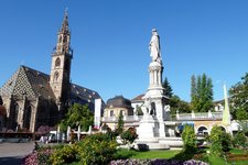 RS bozen waltherplatz mit dom