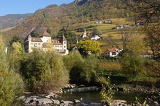 RS schloss klebenstein st anton bozen dahinter st peter karnol herbst