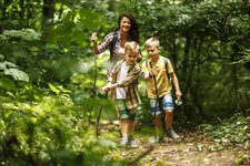 RS kinder familie personen wald wandern