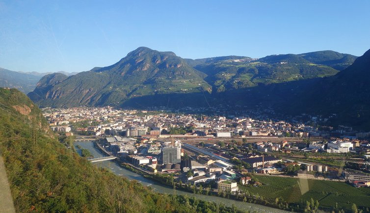 RS blick auf bozen ab seilbahn kohlern