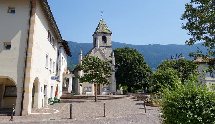 RS kurtinig martinsplatz mit kirche fr