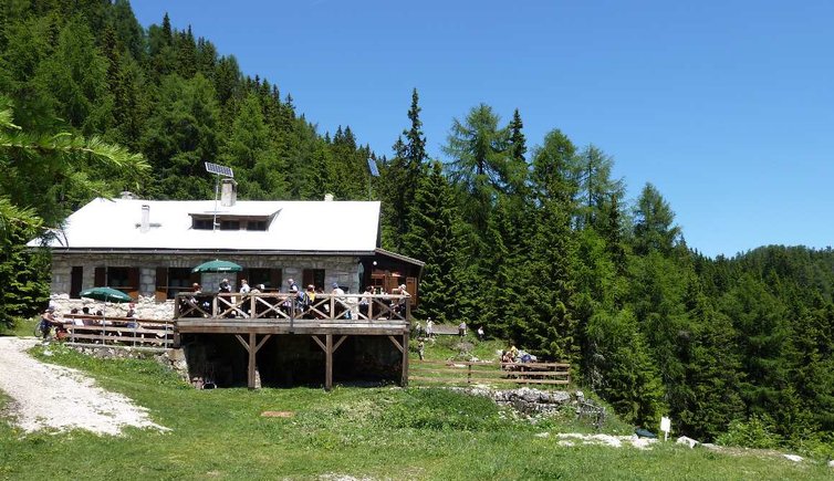 mendel ueberetscher huette rifugio oltradige cai