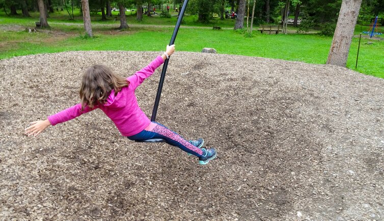 Spielplatz f weinstrasse AD
